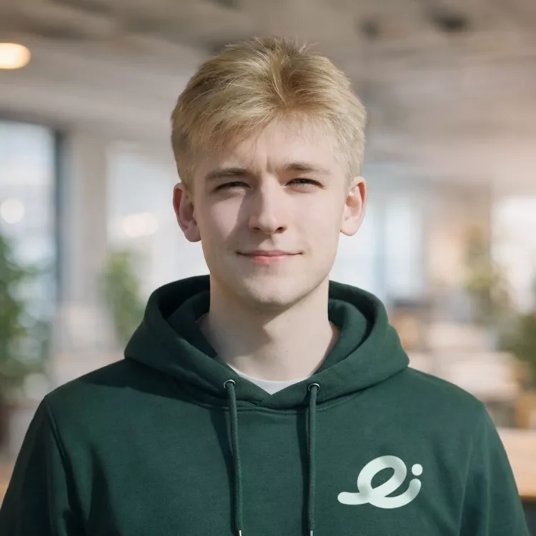 Mads Runge Poulsen (mrp) - Hoodie square portrait